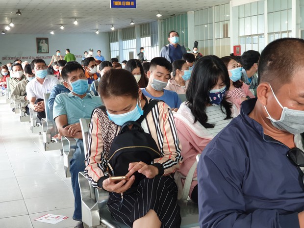 Hàng trăm hành khách đến ga Sài Gòn trả vé: Mặc dù nhớ người thân, nhưng tôi chấp nhận hoãn về quê ăn Tết để phòng dịch Covid-19 - Ảnh 5.