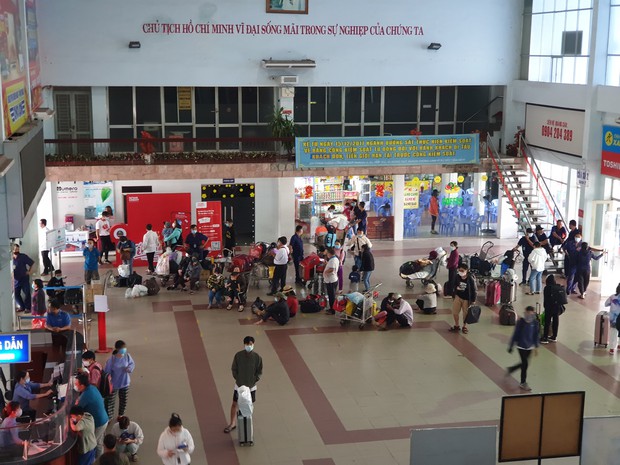 Hàng trăm hành khách đến ga Sài Gòn trả vé: Mặc dù nhớ người thân, nhưng tôi chấp nhận hoãn về quê ăn Tết để phòng dịch Covid-19 - Ảnh 13.