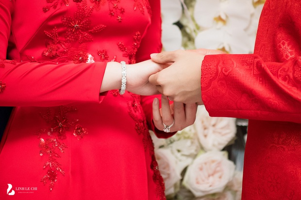 Phu nhân tổng giám đốc Phan Thành lần đầu tiên lộ diện sau đám cưới bạc tỷ, nhẫn kim cương to đùng tiếp tục gây chú ý - Ảnh 2.