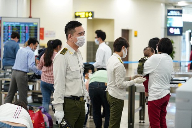 Sân bay Nội Bài đề nghị xét nghiệm COVID-19 cho 3.200 người đang làm việc tại đây - Ảnh 1.