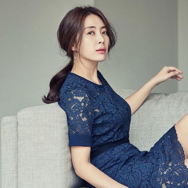 Hội bạn thân mỹ nhân toàn minh tinh thị phi của Son Ye Jin: Người bị chồng cắm sừng, 2 người đẹp bị nghi là trà xanh - Ảnh 12. Hội bạn thân mỹ nhân toàn minh tinh thị phi của Son Ye Jin: Người bị chồng cắm sừng, 2 người đẹp bị nghi là trà xanh - Ảnh 12.