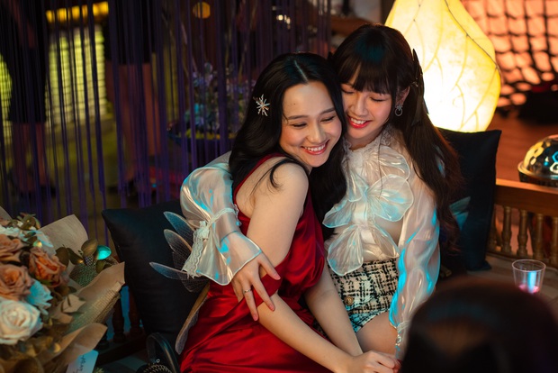 Trúc Anh tay ôm búp bê bùa ngải đậm chất Kẻ hủy diệt, mắt thì đằng đằng sát khí ở poster Thiên Thần Hộ Mệnh - Ảnh 4.