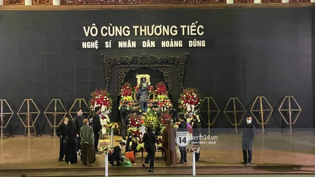Tang lễ cố NSND Hoàng Dũng: Người thân lặng lẽ bên linh cữu, NS Công Lý - Việt Anh cùng nhiều đồng nghiệp đến tiễn biệt - Ảnh 17.