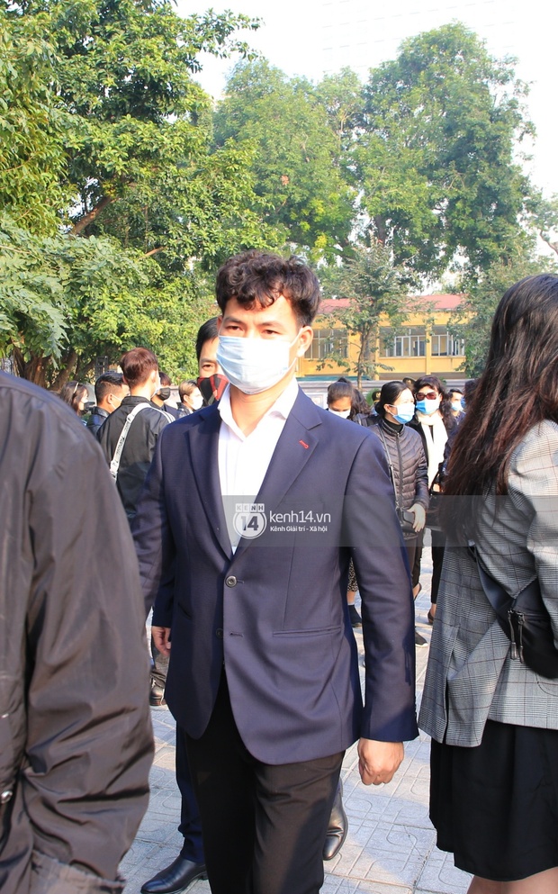 Tang lễ cố NSND Hoàng Dũng: Người thân lặng lẽ bên linh cữu, NS Xuân Bắc - Việt Anh cùng nhiều đồng nghiệp đến tiễn biệt - Ảnh 8. Tang lễ cố NSND Hoàng Dũng: Người thân lặng lẽ bên linh cữu, NS Xuân Bắc - Việt Anh cùng nhiều đồng nghiệp đến tiễn biệt - Ảnh 8.