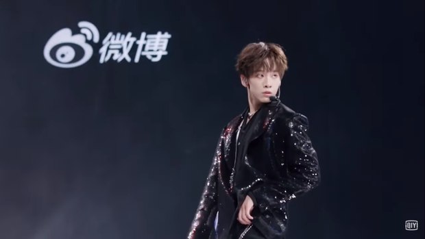 Center tin đồn của Thanh Xuân Có Bạn 3: Cựu thí sinh Produce X 101, được Lisa theo dõi và trầm trồ khi biểu diễn - Ảnh 12. Center tin đồn của Thanh Xuân Có Bạn 3: Cựu thí sinh Produce X 101, được Lisa theo dõi và trầm trồ khi biểu diễn - Ảnh 12.