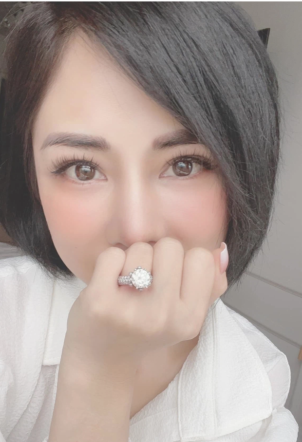 Huỳnh Anh thức đến 3 giờ sáng đăng status nhận lỗi vì drama nhẫn cầu hôn, không quên dằn mặt: Xin đừng nói từ nào xúc phạm, đụng tới vợ tôi - Ảnh 6. Huỳnh Anh thức đến 3 giờ sáng đăng status nhận lỗi vì drama nhẫn cầu hôn, không quên dằn mặt: Xin đừng nói từ nào xúc phạm, đụng tới vợ tôi - Ảnh 6.