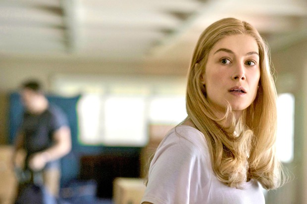 Mê mệt những nàng quái nữ gian xảo ở I Care A Lot và Gone Girl: Đừng coi thường những bông hồng lắm gai! - Ảnh 5.