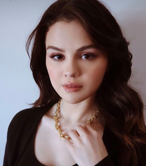 Xỉu tại chỗ vì teaser mới của Selena Gomez: Phô trọn body nức nở, vòng 1 “nảy tưng” ngộp thở chỉ trong 24 giây - Ảnh 7. Xỉu tại chỗ vì teaser mới của Selena Gomez: Phô trọn body nức nở, vòng 1 “nảy tưng” ngộp thở chỉ trong 24 giây - Ảnh 7.