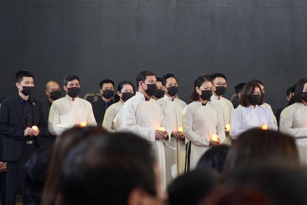 Bên trong lễ tang NSND Hoàng Dũng: Giới nghệ sĩ nghẹn ngào, mắt đỏ hoe trong giờ phút tiễn đưa linh cữu về nơi an nghỉ - Ảnh 17.