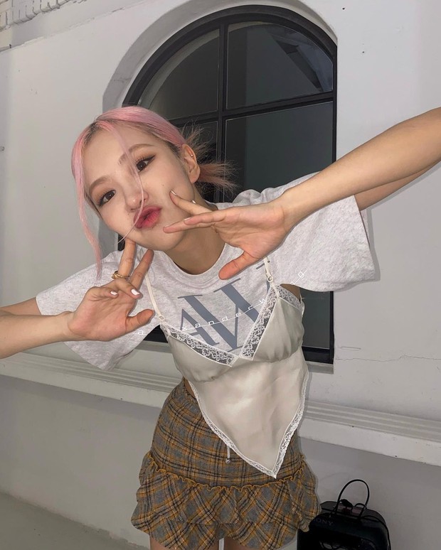 Trong khi sao khác bị la ó, BLACKPINK lại được khen tới tấp khi theo trend diện nội y: Chẳng phô phang mà sang vô cùng! - Ảnh 4.