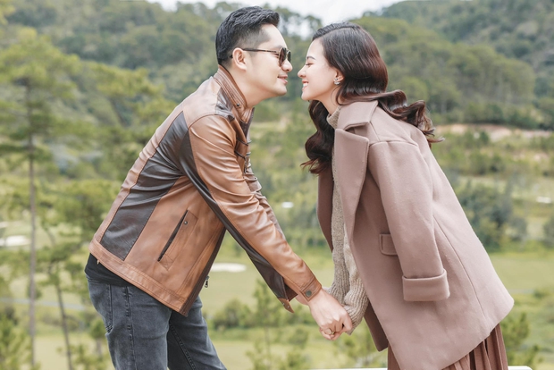 Minh Luân bất ngờ công khai bạn gái, Quyền Linh - Hồng Vân và cả dàn sao Vbiz đều ồ ạt chúc mừng - Ảnh 3. Minh Luân bất ngờ công khai bạn gái, Quyền Linh - Hồng Vân và cả dàn sao Vbiz đều ồ ạt chúc mừng - Ảnh 3.