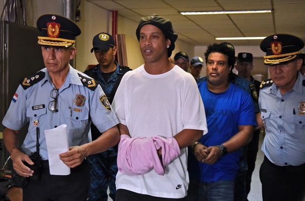 Mẹ Ronaldinho qua đời ở tuổi 71 sau khi nhiễm Covid-19 - Ảnh 3. Mẹ Ronaldinho qua đời ở tuổi 71 sau khi nhiễm Covid-19 - Ảnh 3.