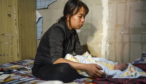 Mẹ bé gái 12 tuổi bị bạo hành, xâm hại tình dục ở Hà Nội: Vớ được cái gì ở ngoài đường là đánh nó bằng cái đấy - Ảnh 7.