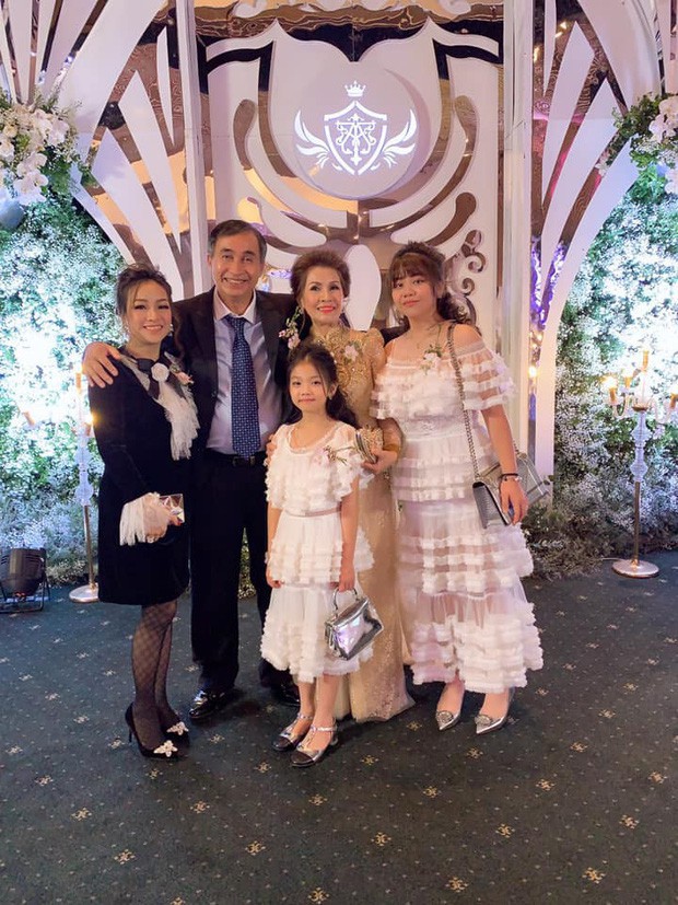 Hé lộ mối quan hệ của vợ đầu Minh Nhựa với bố mẹ chồng đại gia sau khi ra khỏi hào môn - Ảnh 6. Hé lộ mối quan hệ của vợ đầu Minh Nhựa với bố mẹ chồng đại gia sau khi ra khỏi hào môn - Ảnh 6.