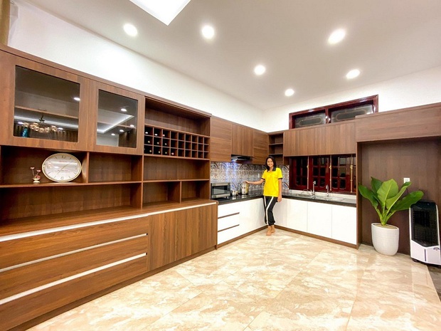 Sao Việt xây nhà báo hiếu bố mẹ: Biệt thự nhà Quốc Trường 25 tỷ, Thuỷ Tiên mua nhà cho mẹ khi còn ở thuê - Ảnh 5.