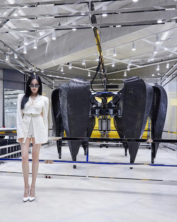 Dàn siêu sao xứ Hàn đổ bộ sự kiện đặc biệt: Jennie - Hwasa so kè độ sexy, Dara và Tiffany thi nhau lộ chân nhìn mà sởn gai ốc - Ảnh 12. Dàn siêu sao xứ Hàn đổ bộ sự kiện đặc biệt: Jennie - Hwasa so kè độ sexy, Dara và Tiffany thi nhau lộ chân nhìn mà sởn gai ốc - Ảnh 12.