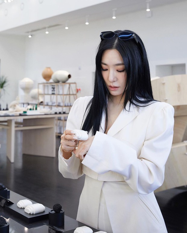 Dàn siêu sao xứ Hàn đổ bộ sự kiện đặc biệt: Jennie - Hwasa so kè độ sexy, Dara và Tiffany thi nhau lộ chân nhìn mà sởn gai ốc - Ảnh 16. Dàn siêu sao xứ Hàn đổ bộ sự kiện đặc biệt: Jennie - Hwasa so kè độ sexy, Dara và Tiffany thi nhau lộ chân nhìn mà sởn gai ốc - Ảnh 16.