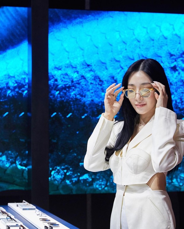 Dàn siêu sao xứ Hàn đổ bộ sự kiện đặc biệt: Jennie - Hwasa so kè độ sexy, Dara và Tiffany thi nhau lộ chân nhìn mà sởn gai ốc - Ảnh 15. Dàn siêu sao xứ Hàn đổ bộ sự kiện đặc biệt: Jennie - Hwasa so kè độ sexy, Dara và Tiffany thi nhau lộ chân nhìn mà sởn gai ốc - Ảnh 15.