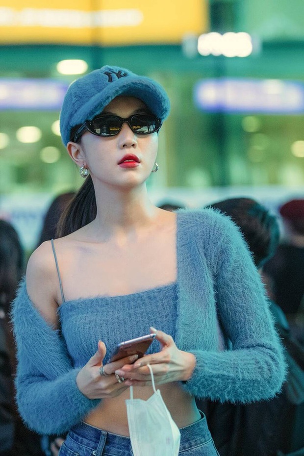 Đây chính là combo áo hot nhất đang được loạt sao châu Á mê mẩn, diện lên vừa sang vừa tôn dáng triệt để! - Ảnh 1.