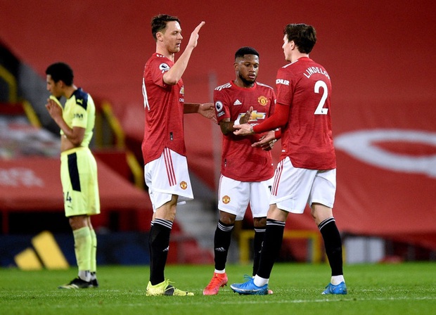 Marcus Rashford tỏa sáng giúp MU hạ Newcastle và nuôi hy vọng bám đuổi Man City - Ảnh 8. Marcus Rashford tỏa sáng giúp MU hạ Newcastle và nuôi hy vọng bám đuổi Man City - Ảnh 8.