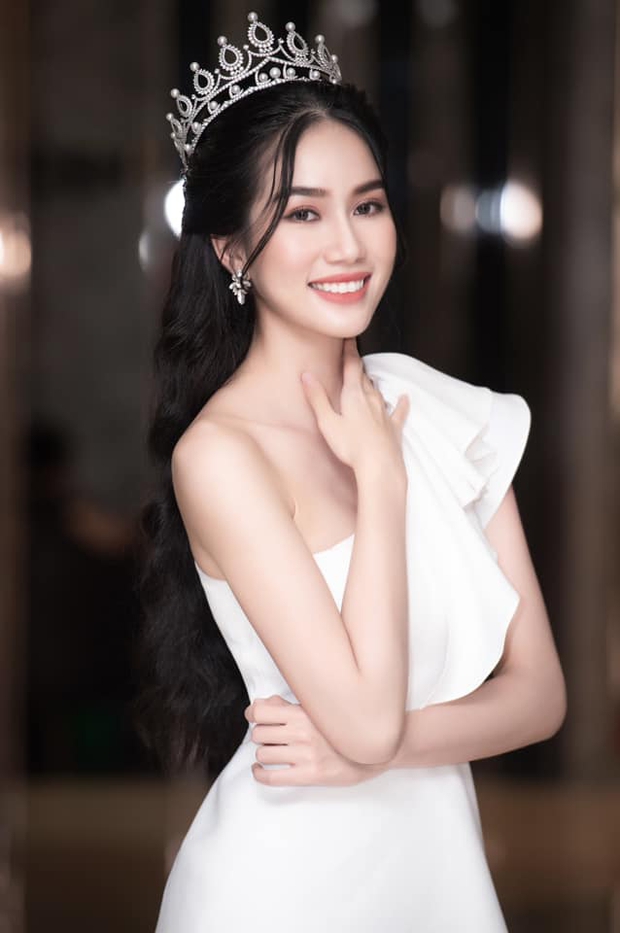 Á hậu Phương Anh bắn tiếng Anh vèo vèo trên sóng livestream, tự tin đối đáp với Giám đốc Miss International - Ảnh 5. Á hậu Phương Anh bắn tiếng Anh vèo vèo trên sóng livestream, tự tin đối đáp với Giám đốc Miss International - Ảnh 5.