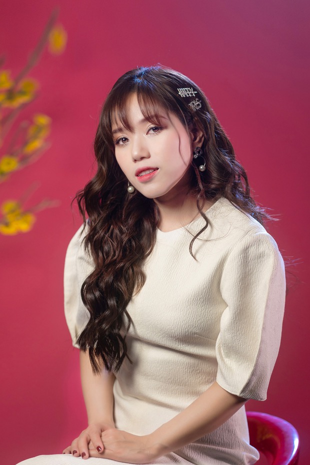 Giữa lúc MV của Sơn Tùng bay màu, Thuỳ Chi bị chỉ trích kém duyên khi đăng lại clip cover Chúng Ta Của Hiện Tại - Ảnh 3. Giữa lúc MV của Sơn Tùng bay màu, Thuỳ Chi bị chỉ trích kém duyên khi đăng lại clip cover Chúng Ta Của Hiện Tại - Ảnh 3.
