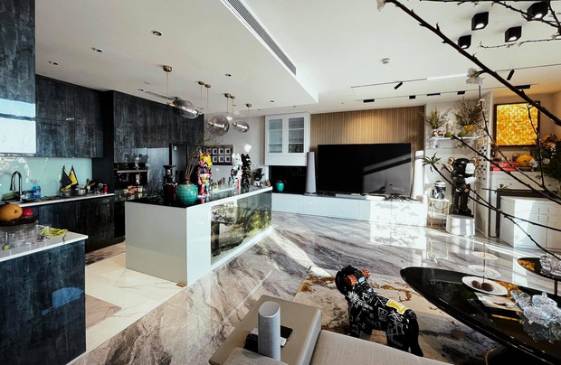 Vợ chồng trẻ đổi nhà đến lần thứ 5, căn hộ mới nhất trị giá 4 tỷ, nhìn view hồ Tây là biết vị trí cực đắc địa - Ảnh 2. Vợ chồng trẻ đổi nhà đến lần thứ 5, căn hộ mới nhất trị giá 4 tỷ, nhìn view hồ Tây là biết vị trí cực đắc địa - Ảnh 2.