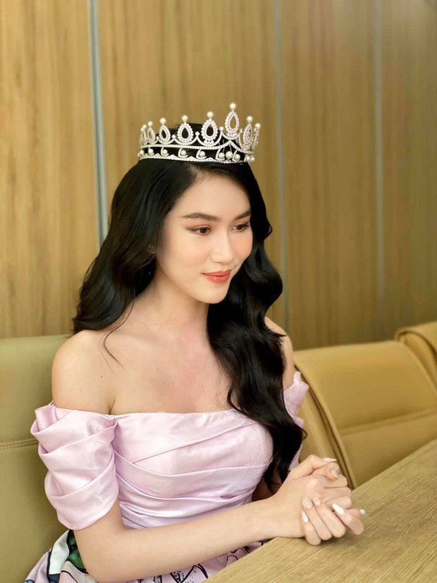 Á hậu Phương Anh bắn tiếng Anh vèo vèo trên sóng livestream, tự tin đối đáp với Giám đốc Miss International - Ảnh 3. Á hậu Phương Anh bắn tiếng Anh vèo vèo trên sóng livestream, tự tin đối đáp với Giám đốc Miss International - Ảnh 3.