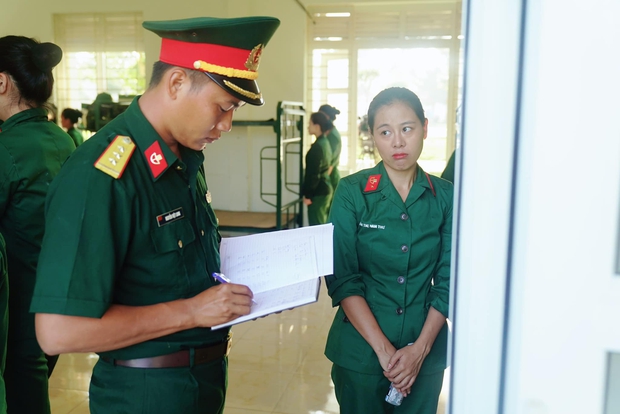 Mũi trưởng Long từng tuyên bố sợ Nam Thư nhất dàn Sao Nhập Ngũ nhưng ảnh hậu trường lại ngược hoàn toàn - Ảnh 2. Mũi trưởng Long từng tuyên bố sợ Nam Thư nhất dàn Sao Nhập Ngũ nhưng ảnh hậu trường lại ngược hoàn toàn - Ảnh 2.