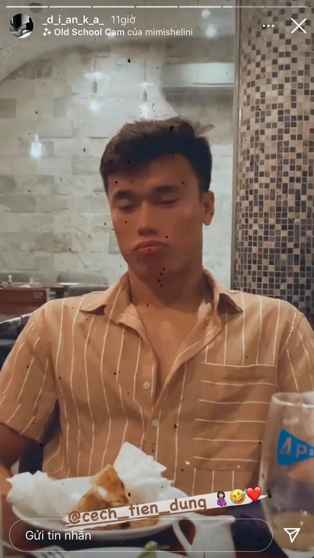 Đến lượt Dũng gôn bị bạn gái mẫu Tây dìm hàng tả tơi, thủ môn quốc dân cũng khó thoát cảnh cá con - Ảnh 1. Đến lượt Dũng gôn bị bạn gái mẫu Tây dìm hàng tả tơi, thủ môn quốc dân cũng khó thoát cảnh cá con - Ảnh 1.