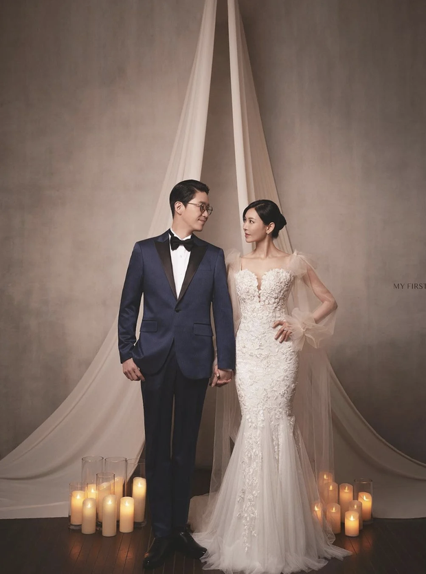 Couple hot nhất Penthouse tung ảnh cưới: Không phải màn khóa môi, body tuyệt mỹ của ác nữ Kim So Yeon mới là tâm điểm - Ảnh 4. Couple hot nhất Penthouse tung ảnh cưới: Không phải màn khóa môi, body tuyệt mỹ của ác nữ Kim So Yeon mới là tâm điểm - Ảnh 4.
