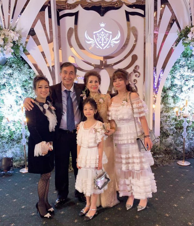 Khoảnh khắc lần cuối Minh Nhựa và vợ đầu cùng xuất hiện công khai, cả 2 rơm rớm vì xúc động - Ảnh 3. Khoảnh khắc lần cuối Minh Nhựa và vợ đầu cùng xuất hiện công khai, cả 2 rơm rớm vì xúc động - Ảnh 3.