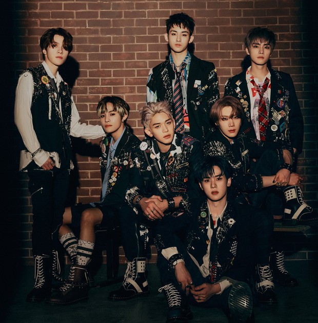 Hậu bị phạt 444 tỷ, SM vội vàng cho loạt nhóm comeback, có nhóm còn tung hẳn 13 phiên bản album khiến fan bàng hoàng - Ảnh 3. Hậu bị phạt 444 tỷ, SM vội vàng cho loạt nhóm comeback, có nhóm còn tung hẳn 13 phiên bản album khiến fan bàng hoàng - Ảnh 3.