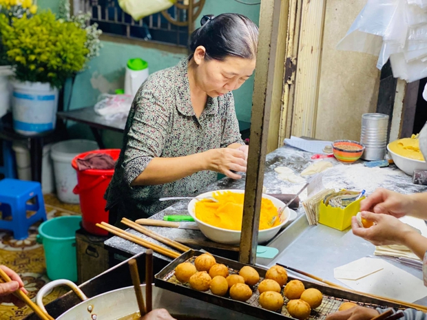 Quán bánh tiêu “chảnh” nhất Việt Nam: Vừa dọn ra đã treo biển hết hàng, khách đồn mua được là do… nhân phẩm - Ảnh 3. Quán bánh tiêu “chảnh” nhất Việt Nam: Vừa dọn ra đã treo biển hết hàng, khách đồn mua được là do… nhân phẩm - Ảnh 3.