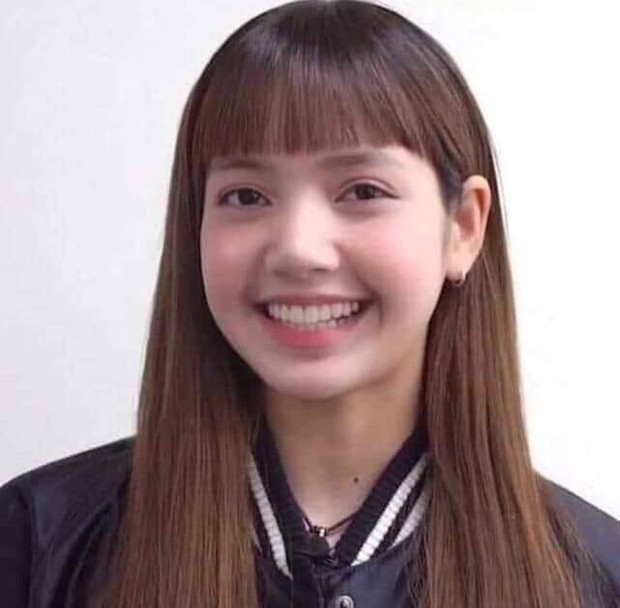 Tóc mái của Lisa bay thẳng lên No.1 BXH Thái Lan nhờ đoạn nhạc remix cực đáng yêu, chính chủ mà biết chắc sốc lắm đây! - Ảnh 1.
