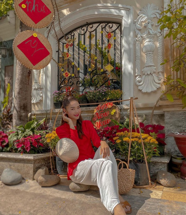 Minh Hằng giàu cỡ nào: Dinh thự như cung điện phủ trắng ở trung tâm quận 2, xế hộp thích thì nhích vài tỷ một chiếc - Ảnh 5. Minh Hằng giàu cỡ nào: Dinh thự như cung điện phủ trắng ở trung tâm quận 2, xế hộp thích thì nhích vài tỷ một chiếc - Ảnh 5.