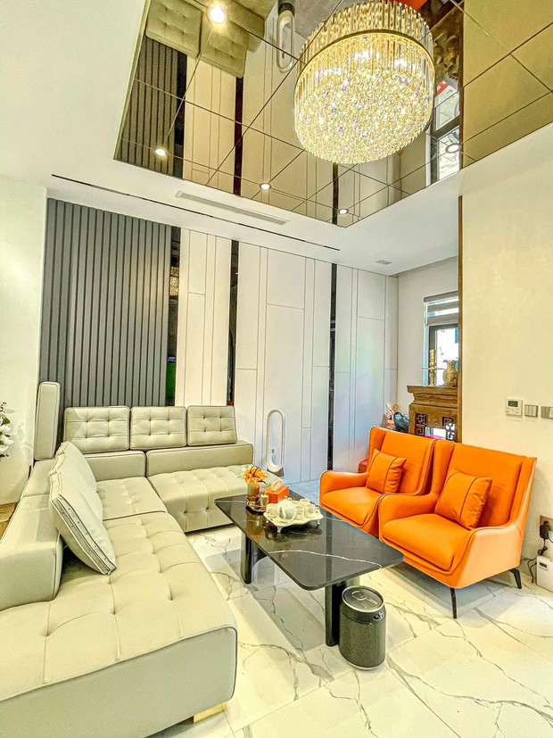 Nhà Vinhomes của vợ chồng trẻ: 18 tỷ đồng, 4 tầng, nội thất đắt đỏ - Ảnh 2.