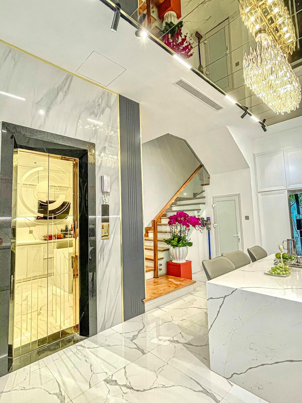 Nhà Vinhomes của vợ chồng trẻ: 18 tỷ đồng, 4 tầng, nội thất đắt đỏ - Ảnh 4.