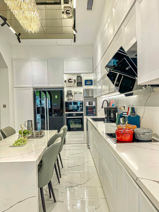 Nhà Vinhomes của vợ chồng trẻ: 18 tỷ đồng, 4 tầng, nội thất đắt đỏ - Ảnh 7.