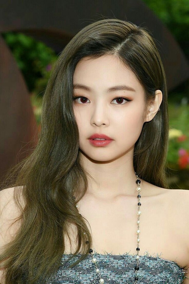 Cuộc đời như tiểu thuyết của Jennie (BLACKPINK): Idol toàn cầu gia thế khủng, bạn toàn celeb quốc tế, hẹn hò 2 nam thần hàng đầu - Ảnh 2.