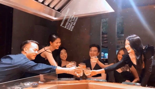 Đi trễ 10 phút, Ngọc Trinh “tỉnh bơ” rút luôn 5 triệu ra nộp phạt rồi mới vào ngồi ăn với hội bạn - Ảnh 5.