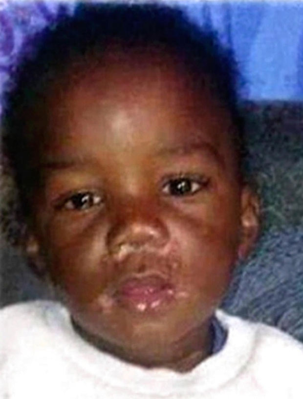 Tìm quả bóng rơi xuống cống, lũ trẻ phát hiện thi thể bé trai đầy giòi bọ, khám nghiệm tử thi tiết lộ nhiều điều đau lòng về nạn nhân - Ảnh 1.