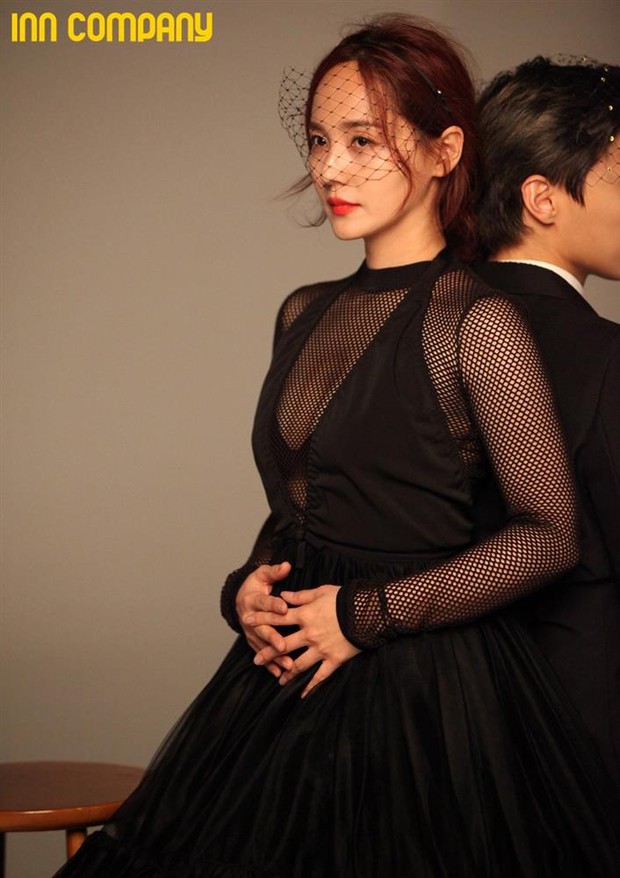 Mỹ nhân Penthouse 40 tuổi vẫn diện áo khoét ngực thách thức cả idol Kpop: Chị đẹp cao sang còn đàn em thì phô phang nhức nhối - Ảnh 5.