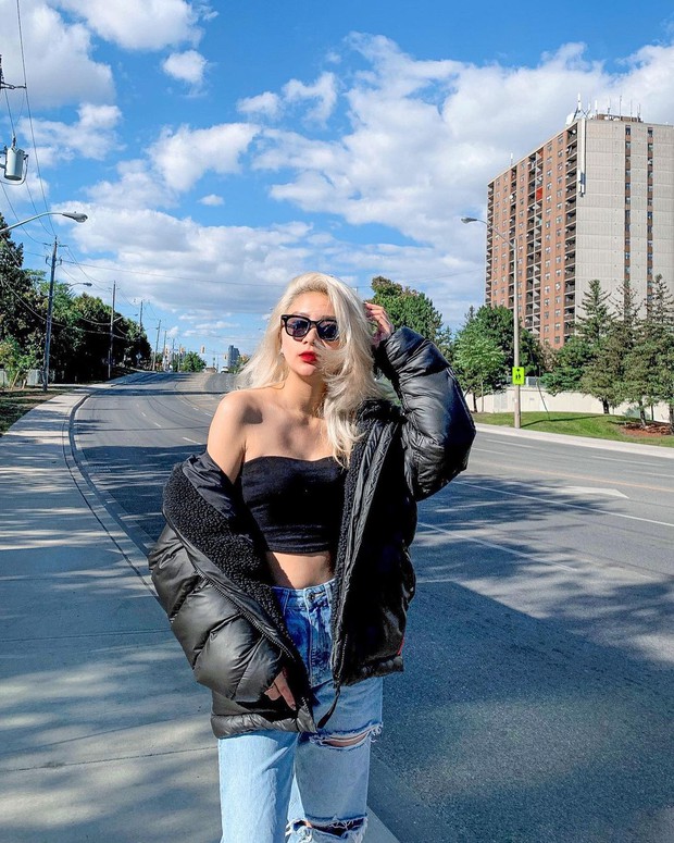 Không phải có mình Ngọc Trinh tự tin mặc bra top đi shopping, giới trẻ Việt giờ ra đường cũng sexy và táo bạo chẳng kém cạnh  - Ảnh 6.