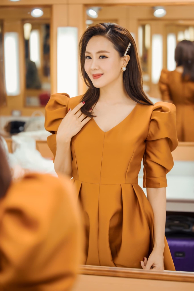 Màn lột xác của Hồng Diễm (Hướng Dương Ngược Nắng): Nhan sắc lão hoá ngược chấp cả zoom cận, vòng 1 bốc lửa còn gây choáng hơn - Ảnh 13.