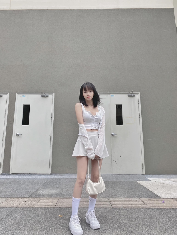 Không phải có mình Ngọc Trinh tự tin mặc bra top đi shopping, giới trẻ Việt giờ ra đường cũng sexy và táo bạo chẳng kém cạnh  - Ảnh 8.