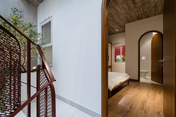Thương mẹ 30 năm ở nhà xuống cấp, con gái xây tặng ngôi nhà ngoài đóng, trong mở cực độc ở Sài Gòn - Ảnh 6. Thương mẹ 30 năm ở nhà xuống cấp, con gái xây tặng ngôi nhà ngoài đóng, trong mở cực độc ở Sài Gòn - Ảnh 6.