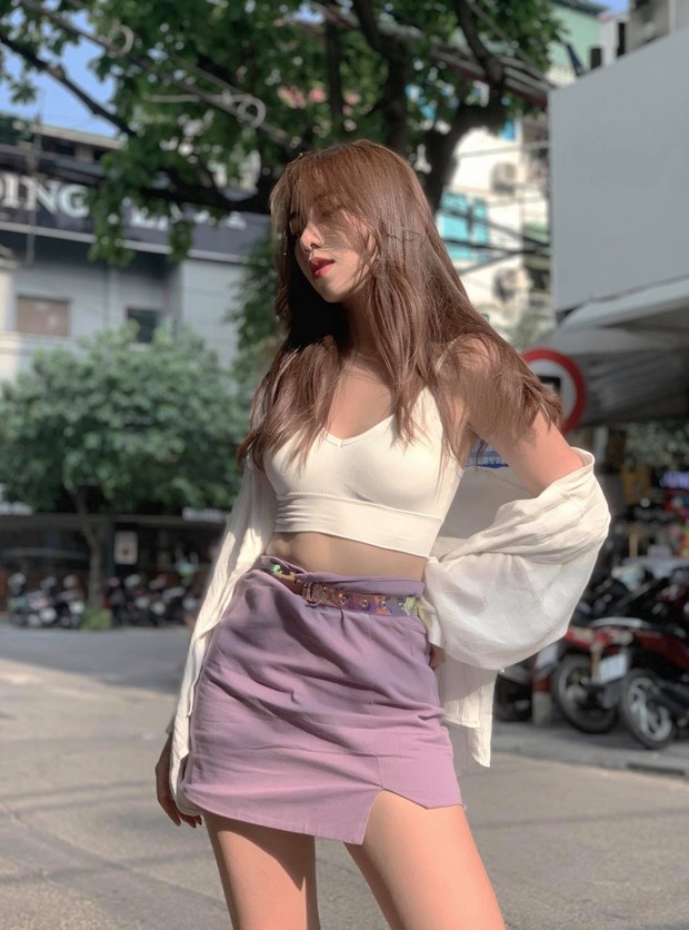 Không phải có mình Ngọc Trinh tự tin mặc bra top đi shopping, giới trẻ Việt giờ ra đường cũng sexy và táo bạo chẳng kém cạnh  - Ảnh 4.