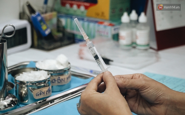Cận cảnh những mũi tiêm vaccine Covid-19 của Việt Nam cho người dân Long An - Ảnh 8. Cận cảnh những mũi tiêm vaccine Covid-19 của Việt Nam cho người dân Long An - Ảnh 8.