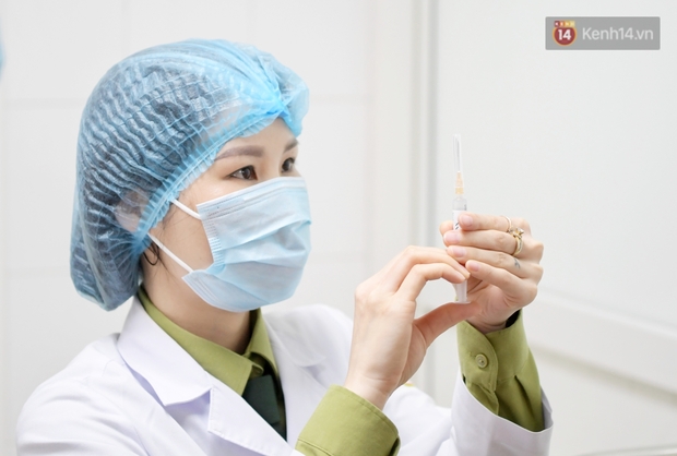 Ảnh: 35 người đầu tiên tiêm thử nghiệm lâm sàng vaccine phòng Covid-19 Việt Nam giai đoạn 2 tại Hà Nội - Ảnh 12. Ảnh: 35 người đầu tiên tiêm thử nghiệm lâm sàng vaccine phòng Covid-19 Việt Nam giai đoạn 2 tại Hà Nội - Ảnh 12.